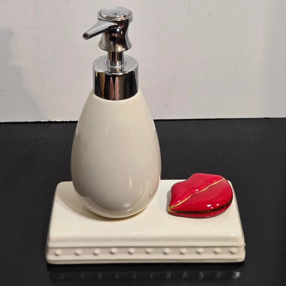 Nora Fleming Smooches Mini Red Ceramic Lips Gold Makeup Charm More Available‎